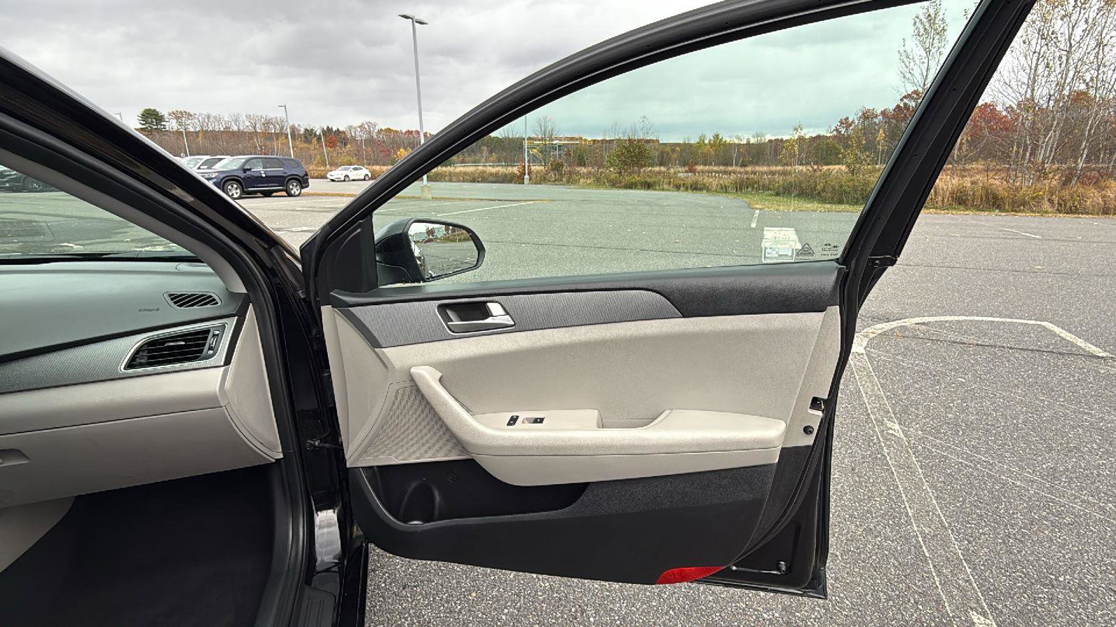 Used 2017 Hyundai Sonata SE image 16