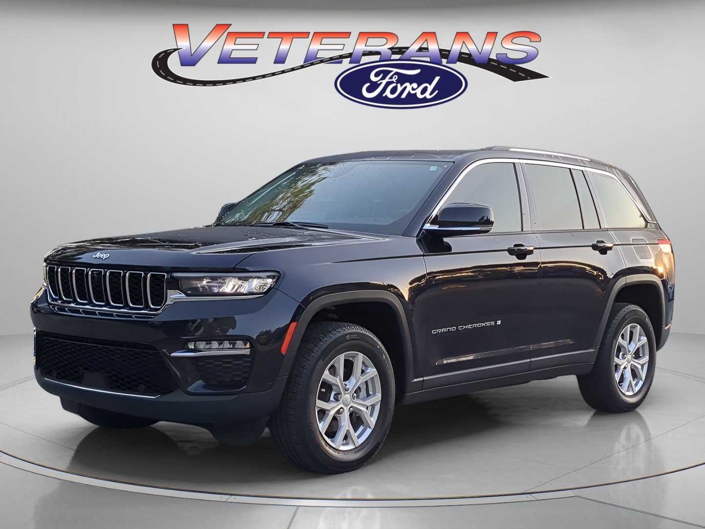 Used 2023 Jeep Grand Cherokee Limited w/ Luxury Tech Group II AWD/4WD image 1