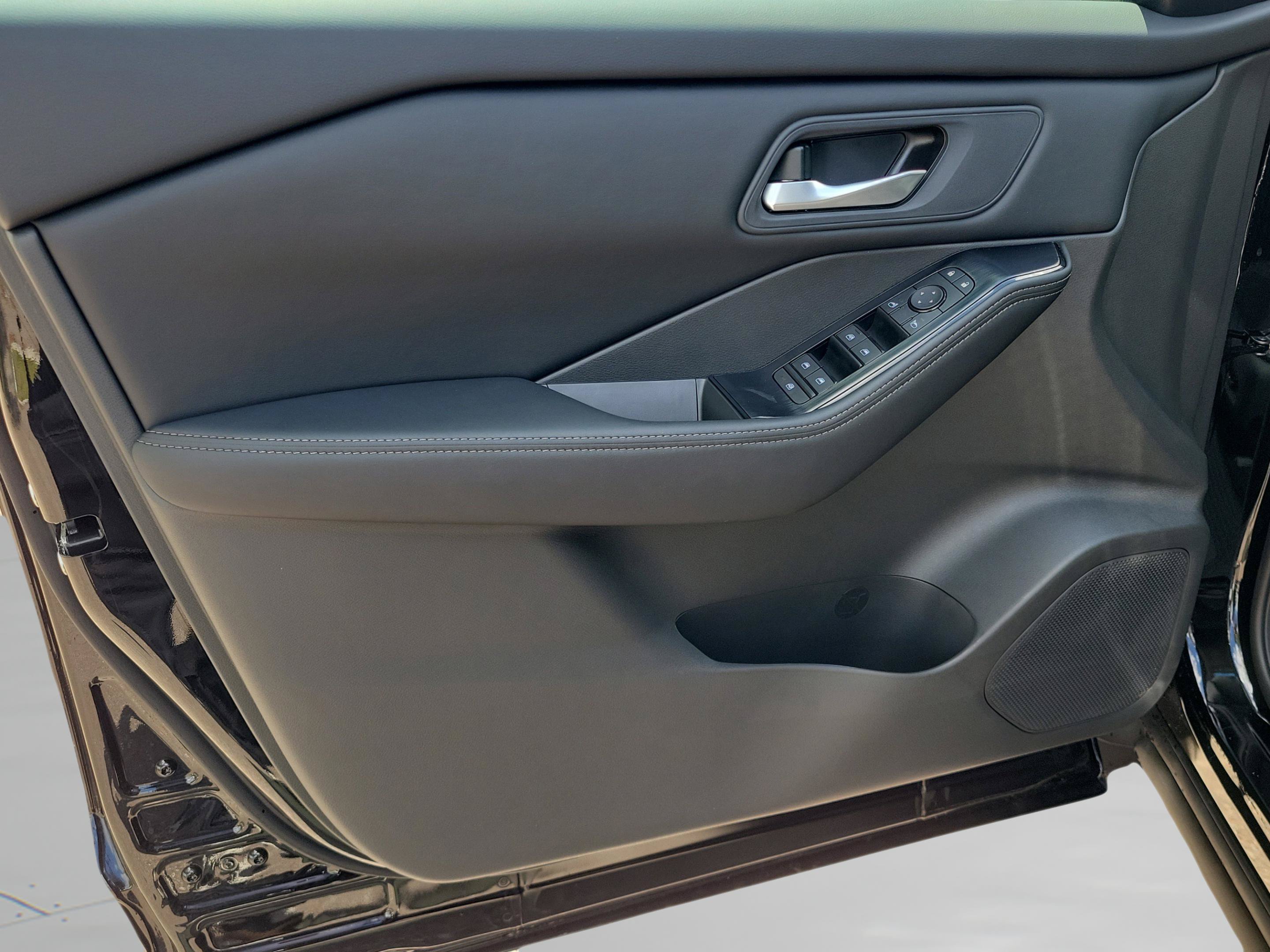 New 2026 Nissan Rogue SV FWD image 18