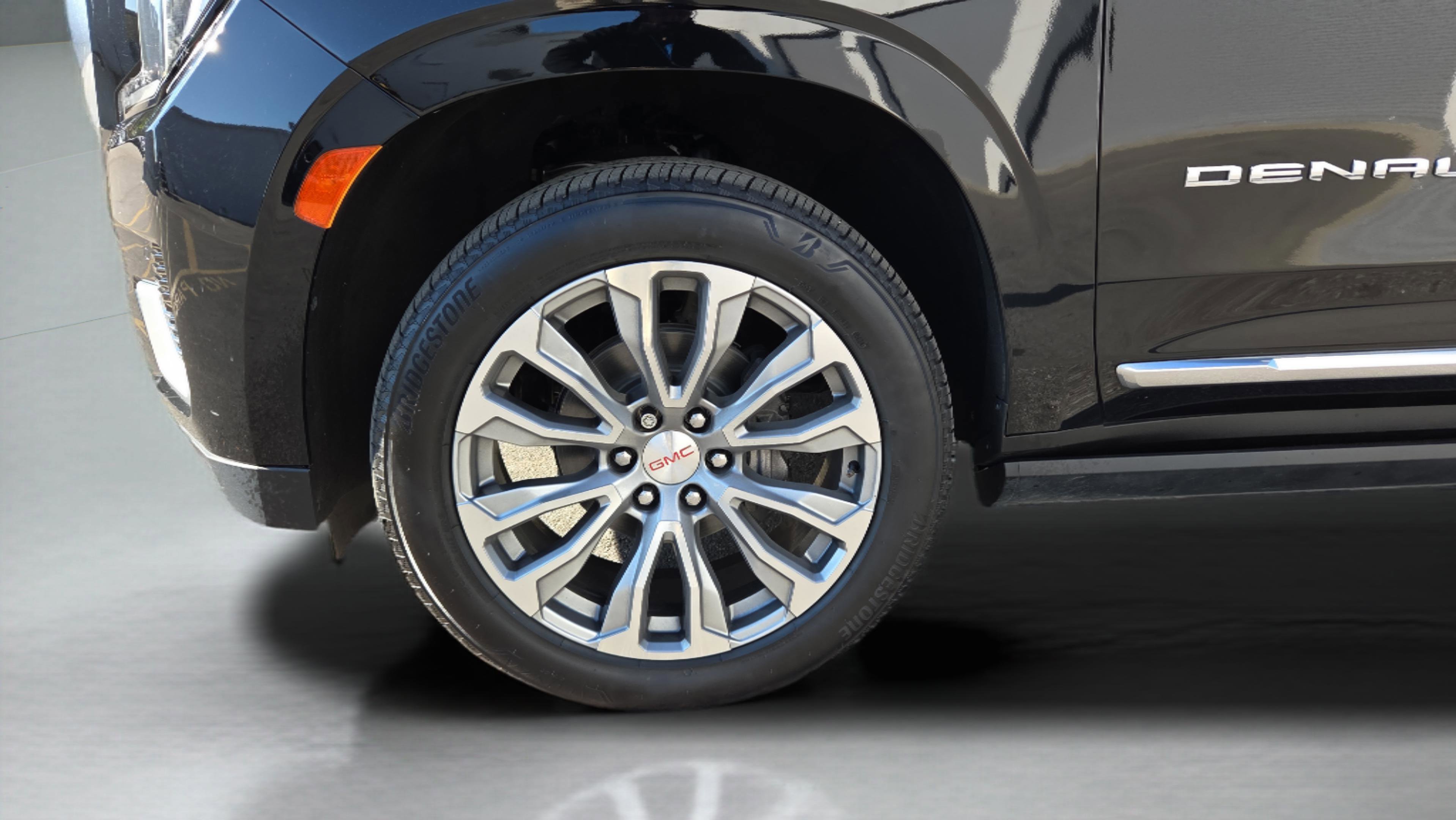 Used 2021 GMC Yukon Denali w/ Denali Premium Package image 11