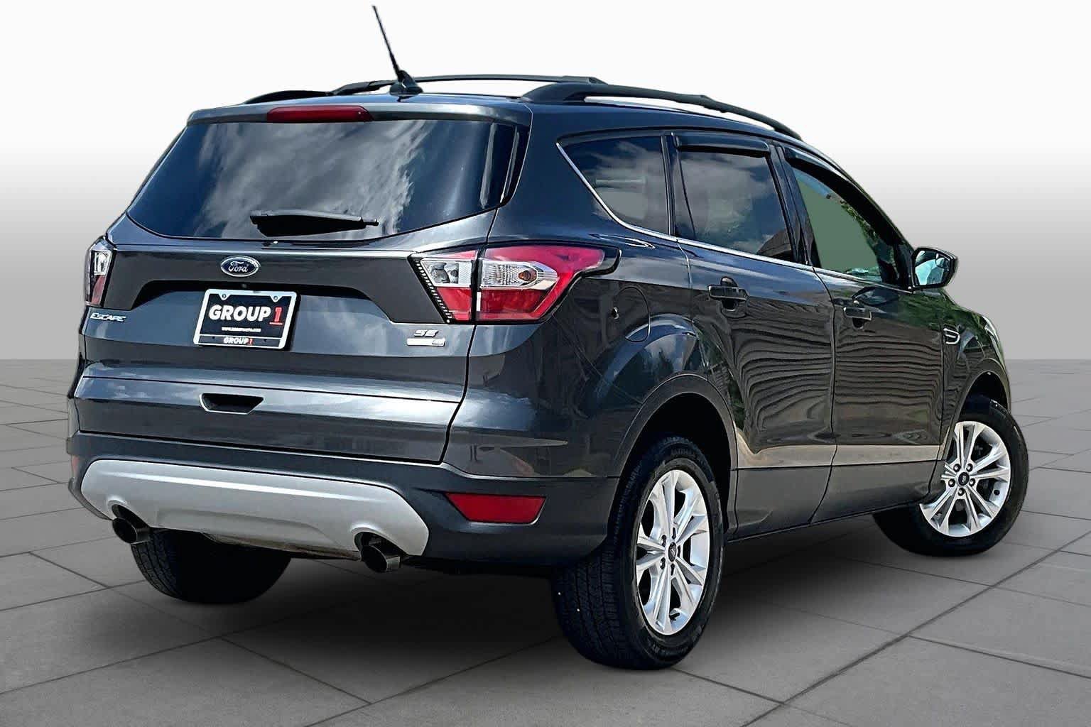 Used 2018 Ford Escape SE w/ SE Sync 3 Package AWD/4WD image 13