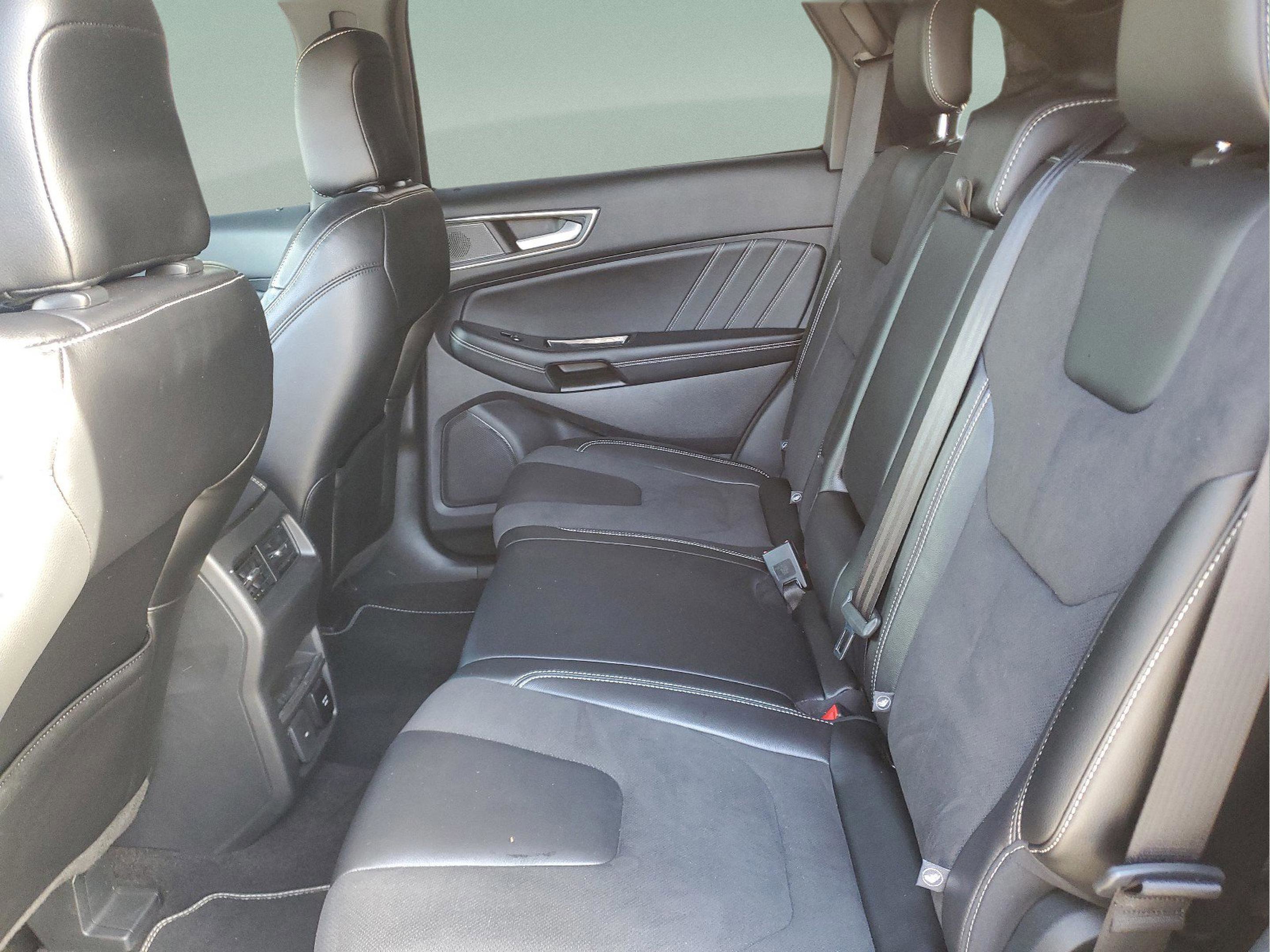 Used 2020 Ford Edge ST image 11