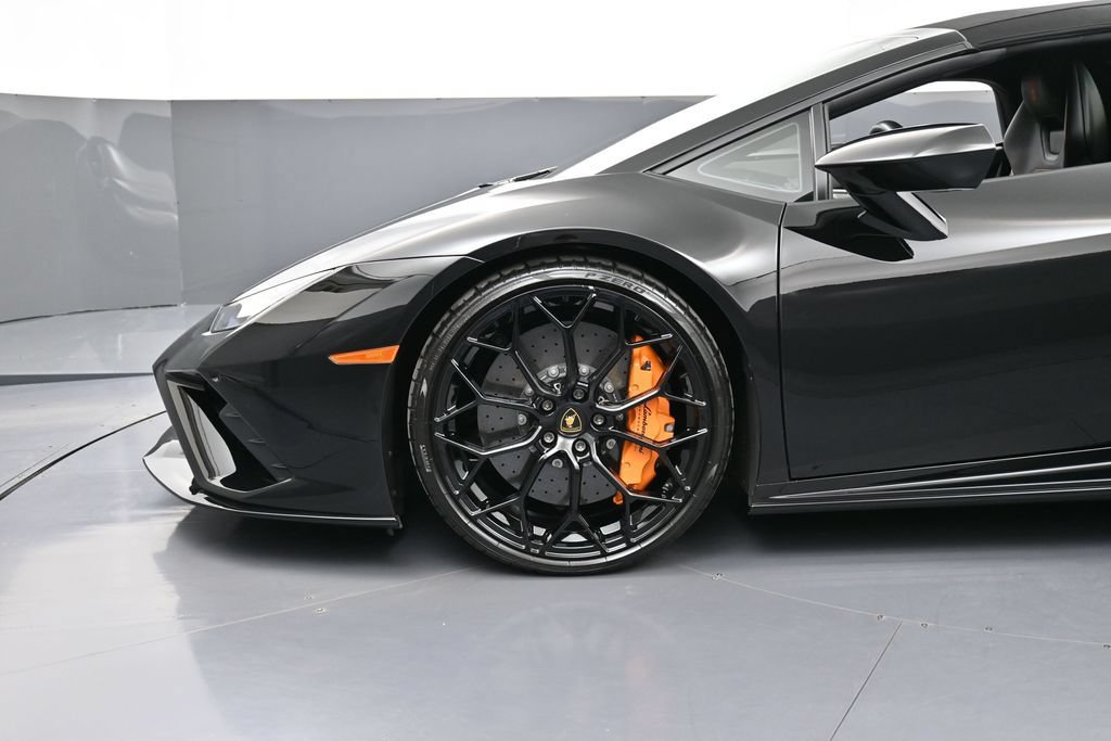 Used 2022 Lamborghini Huracan EVO RWD image 12
