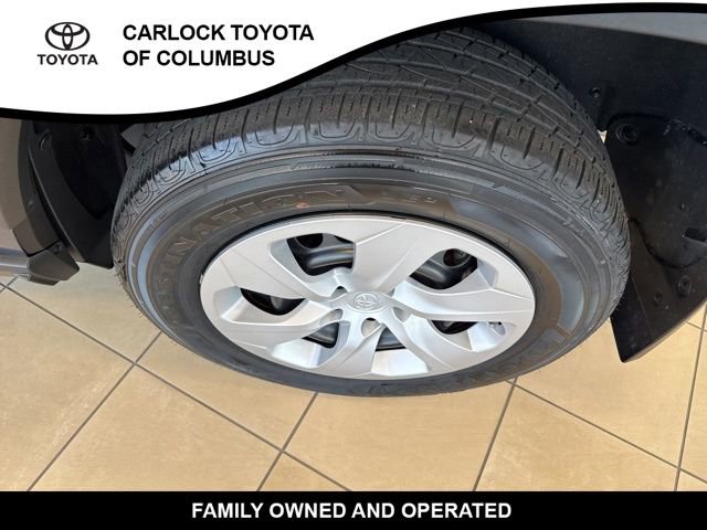 Used 2023 Toyota RAV4 LE AWD/4WD image 10