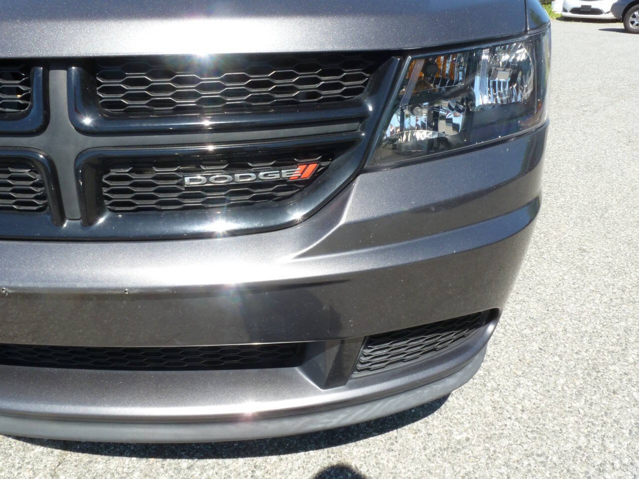 Used 2018 Dodge Journey SE w/ Connectivity Group FWD image 3