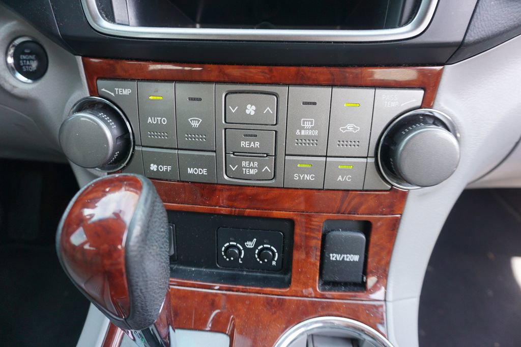 Used 2013 Toyota Highlander Limited image 11