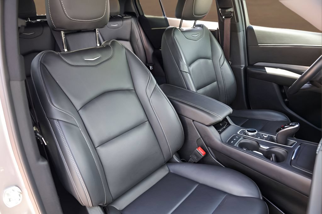 Certified 2025 Cadillac XT4 Premium Luxury FWD image 28