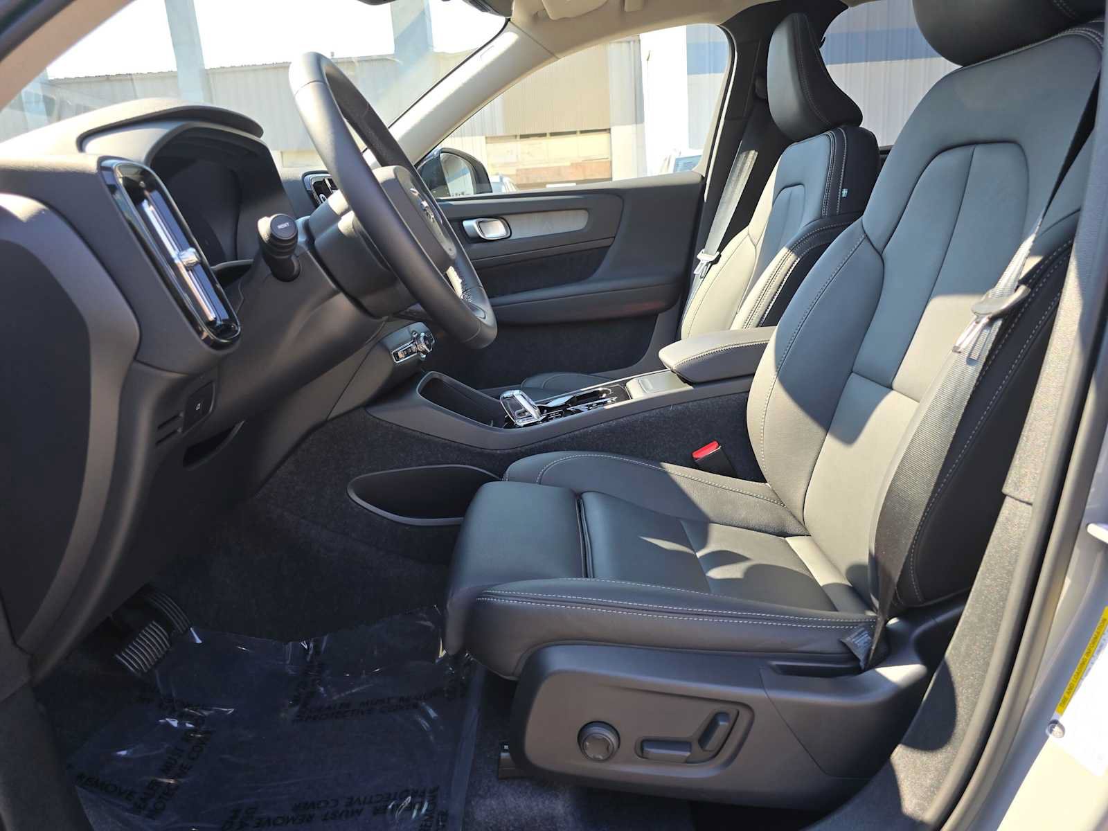 Used 2026 Volvo XC40 B5 Plus w/ Protection Package Premier AWD/4WD image 19