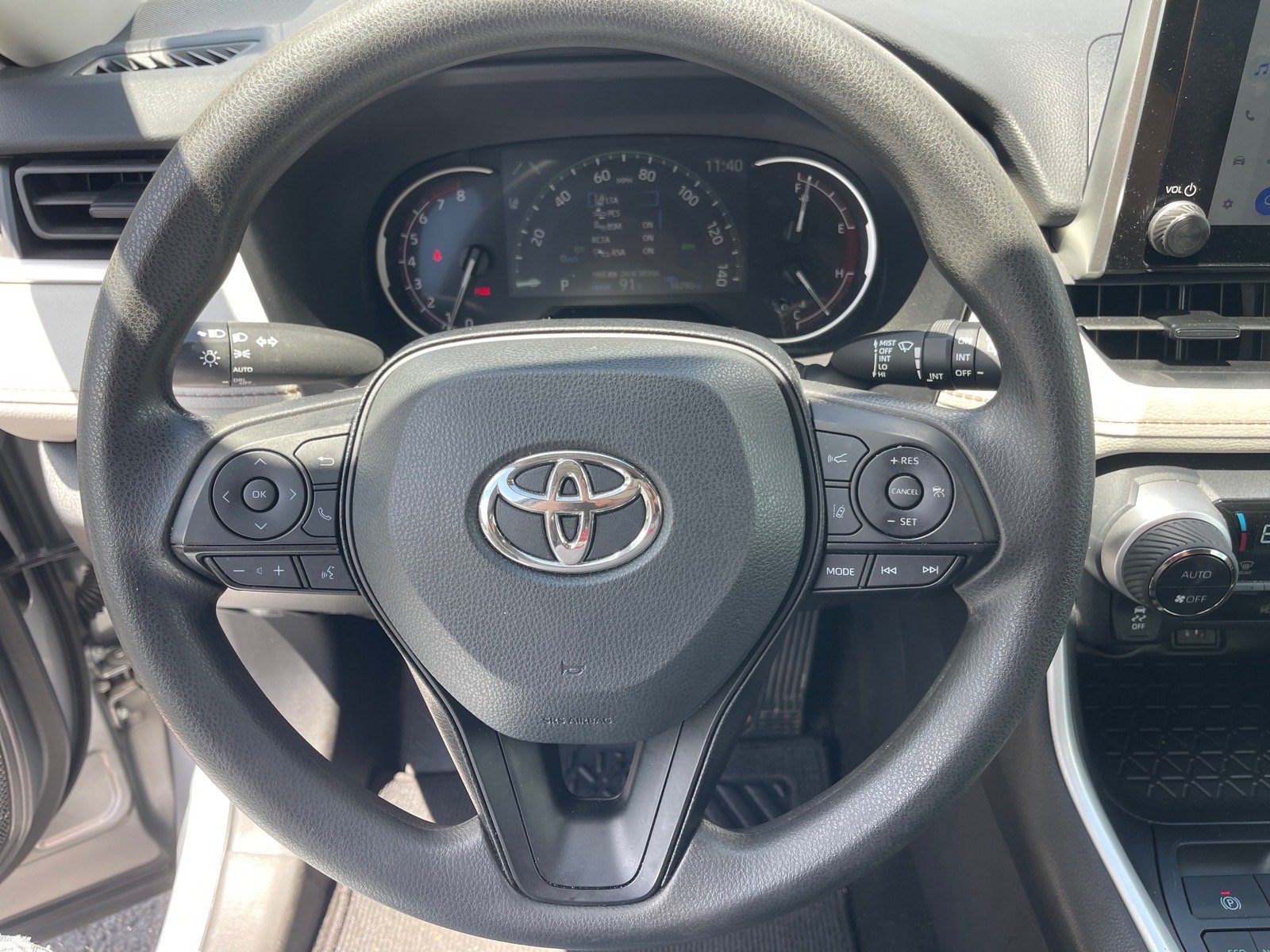Used 2025 Toyota RAV4 XLE w/ Convenience Package FWD image 7