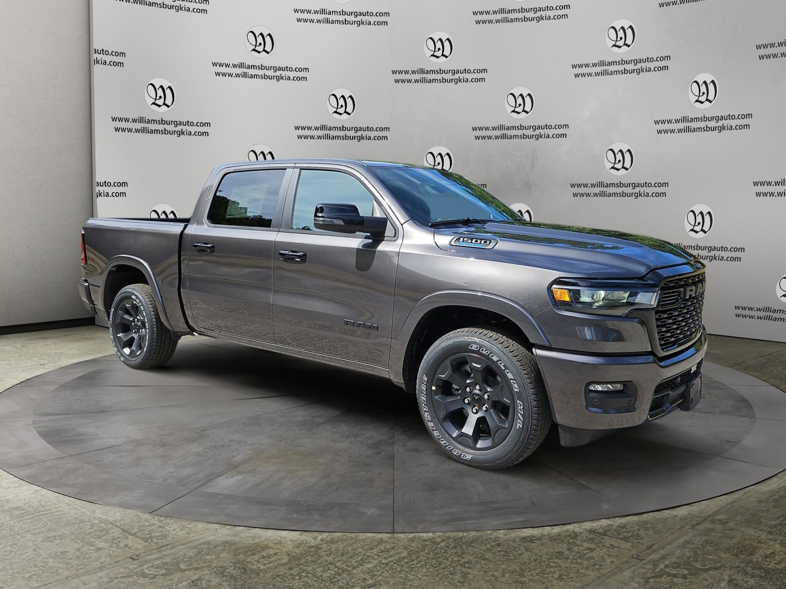 New 2025 RAM 1500 4x4 Crew Cab image 7