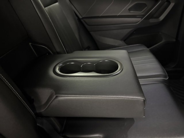 Used 2024 Volkswagen Tiguan SE R-Line image 13