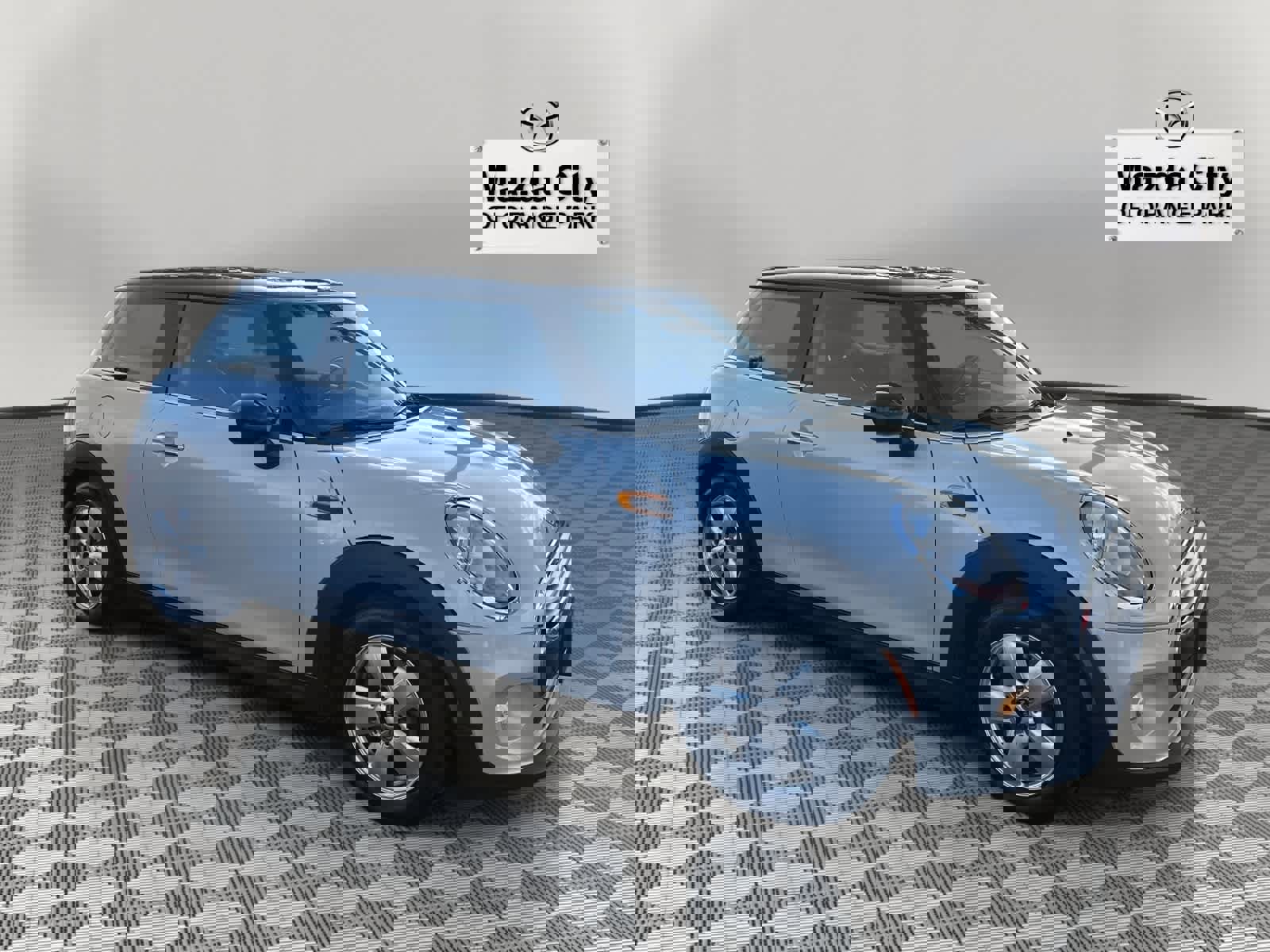 Used 2014 MINI Cooper 2-Door Hardtop image 3