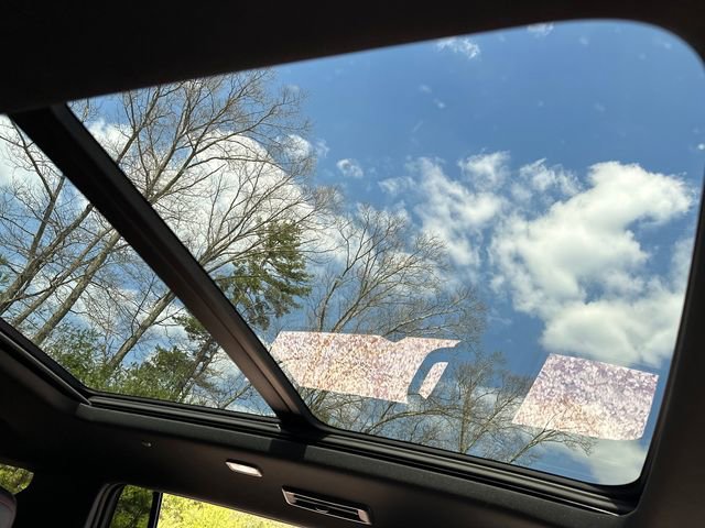 Used 2024 Chevrolet Traverse RS AWD/4WD image 19