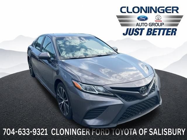 Used 2018 Toyota Camry SE FWD image 1