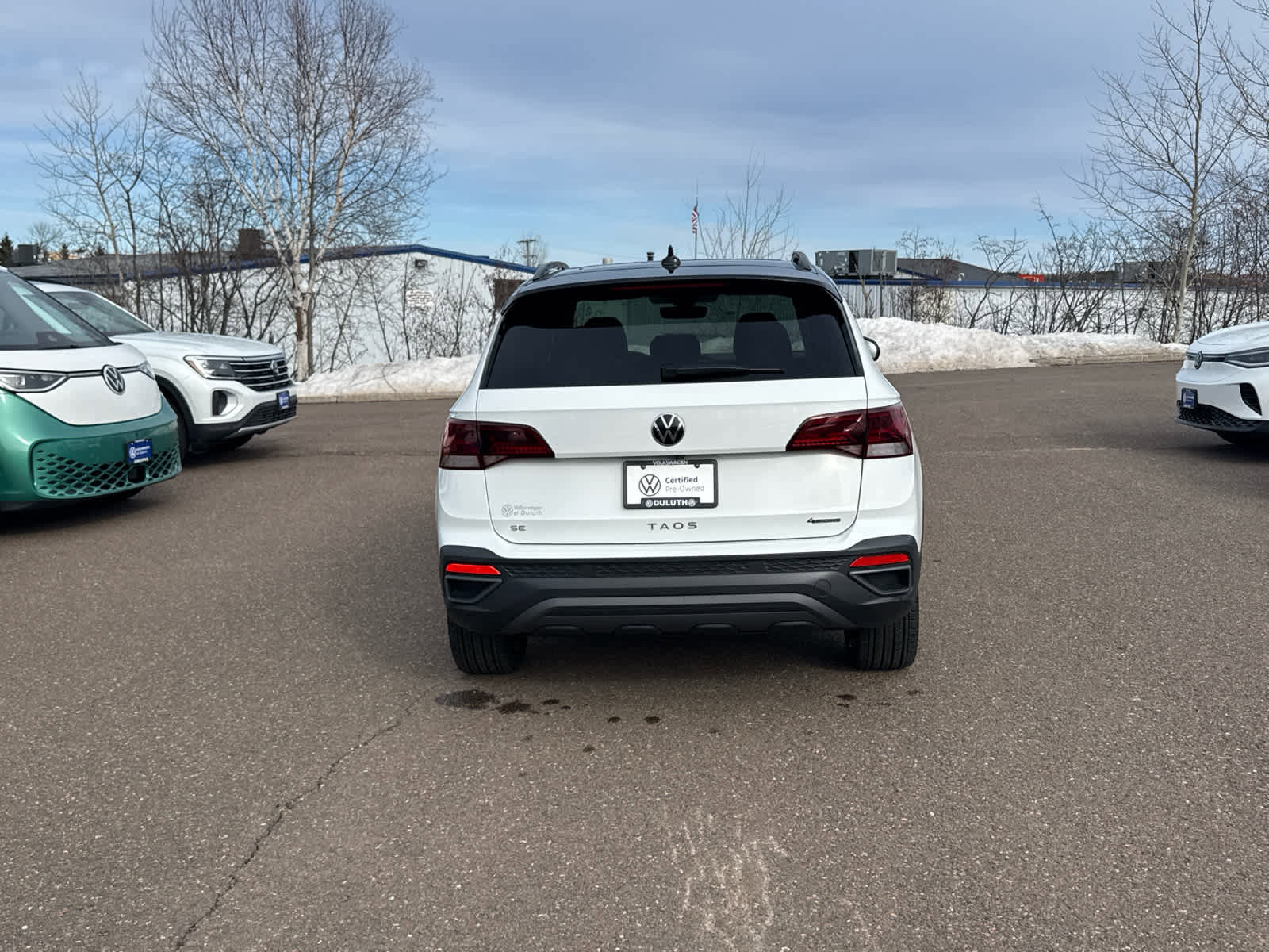 Certified 2024 Volkswagen Taos SE image 4