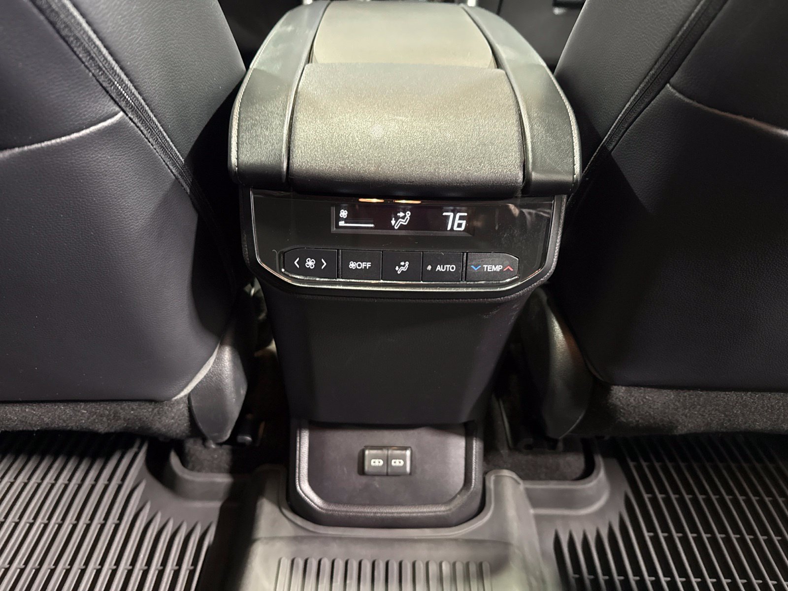 Used 2023 Toyota Highlander XLE w/ Protection Package #3 (TMS) AWD/4WD image 18