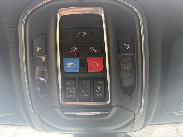 New 2025 Jeep Grand Cherokee Limited w/ Luxury Tech Group II image 33