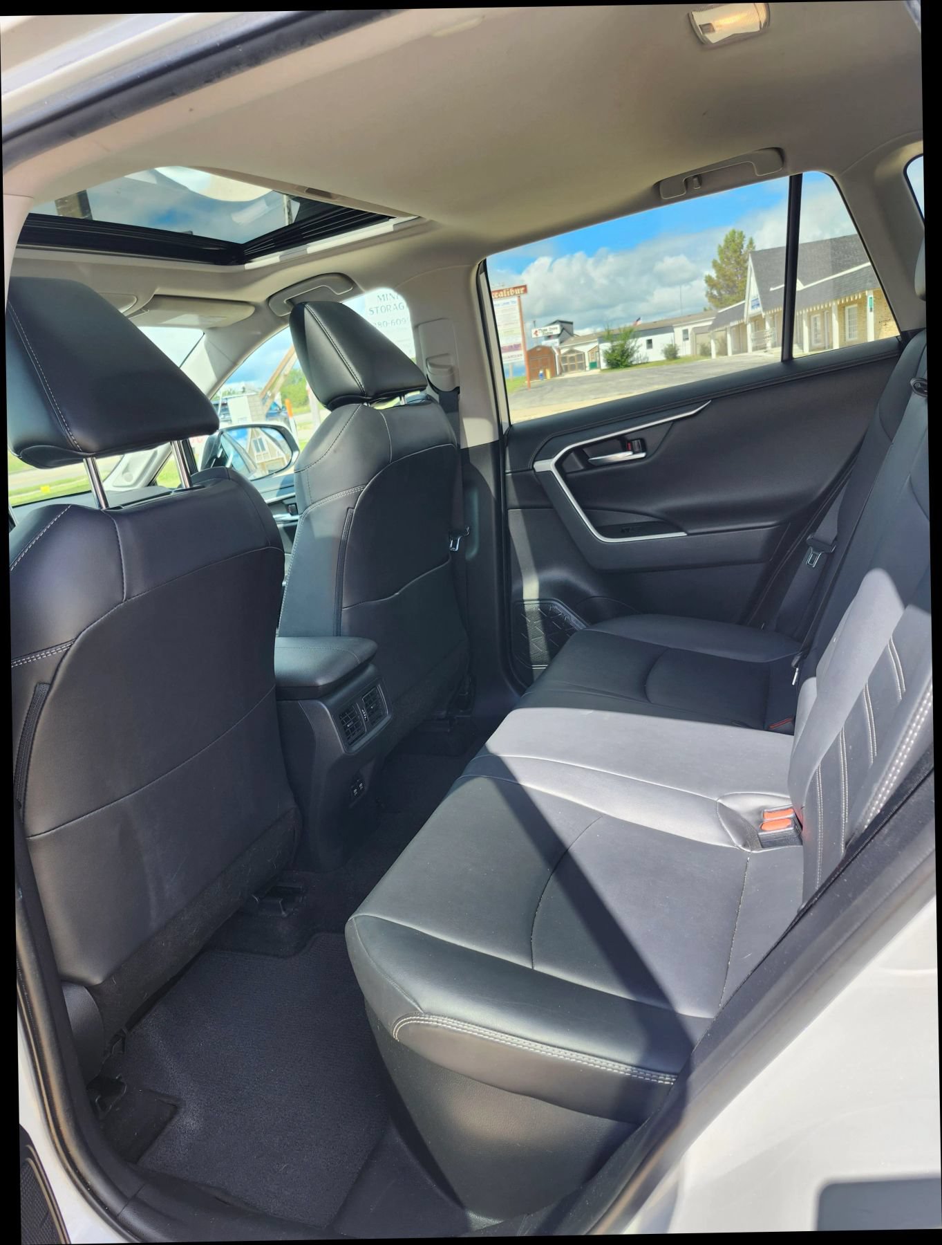 Used 2019 Toyota RAV4 Limited w/ Carpet Mat Package AWD/4WD image 14