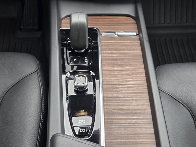 Certified 2023 Volvo XC60 B5 Plus w/ Climate Package image 20