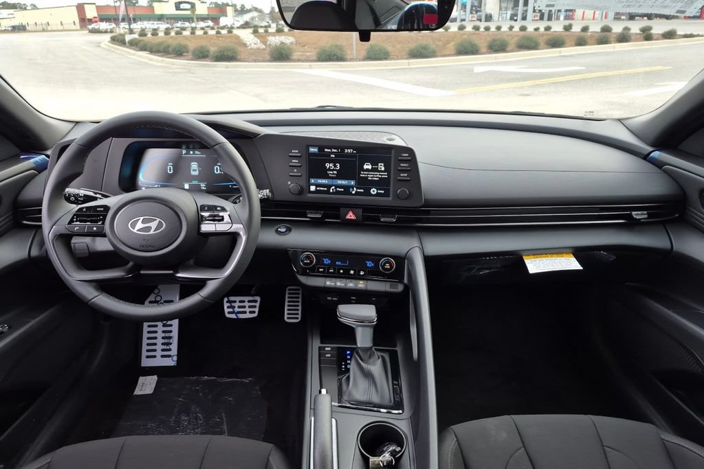 New 2026 Hyundai Elantra SEL Sport FWD image 21