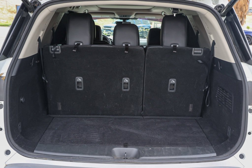 Used 2024 Nissan Pathfinder SL w/ SL Premium Package FWD image 17
