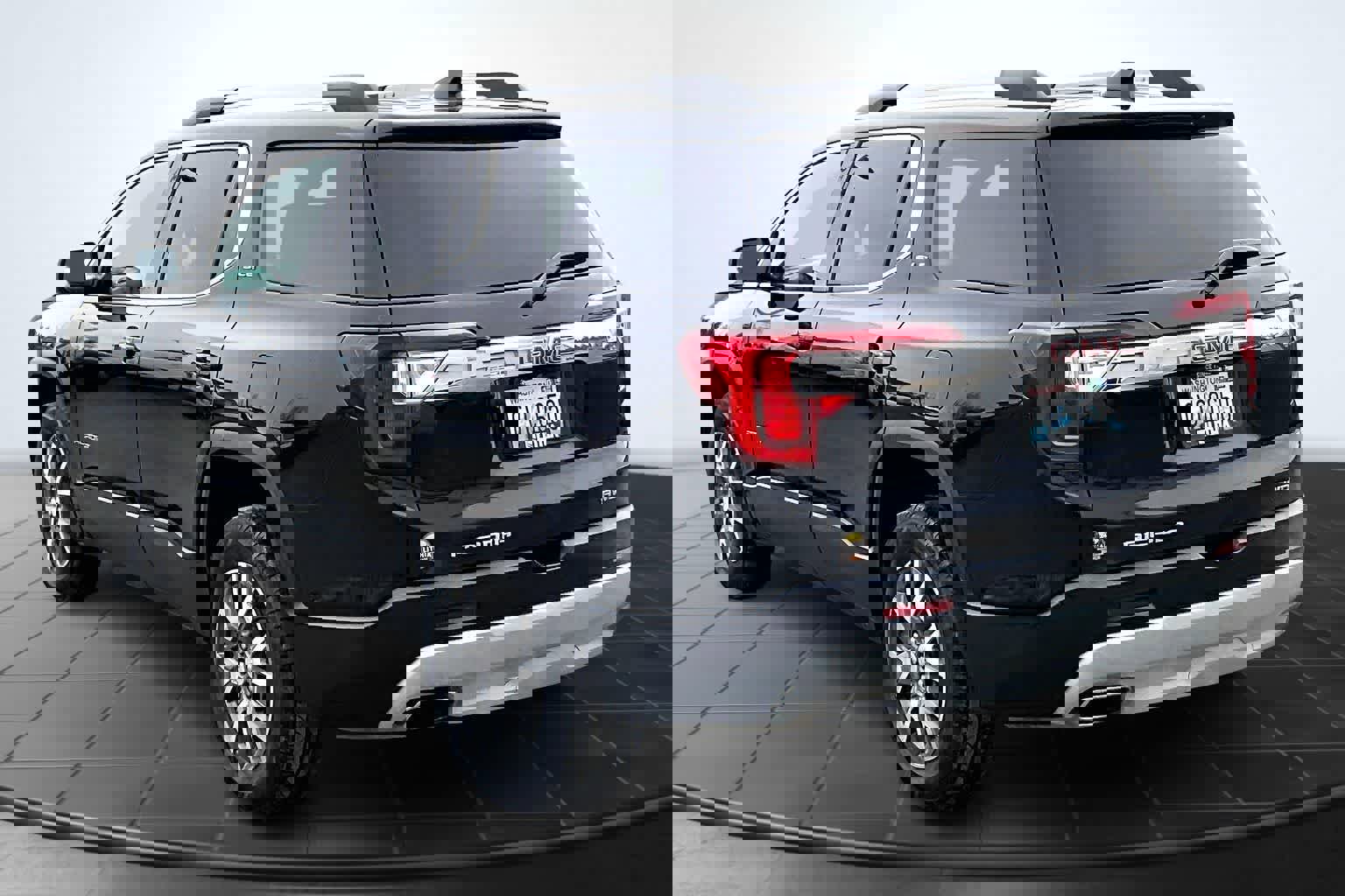 Used 2023 GMC Acadia SLE w/ Driver Convenience Package image 4