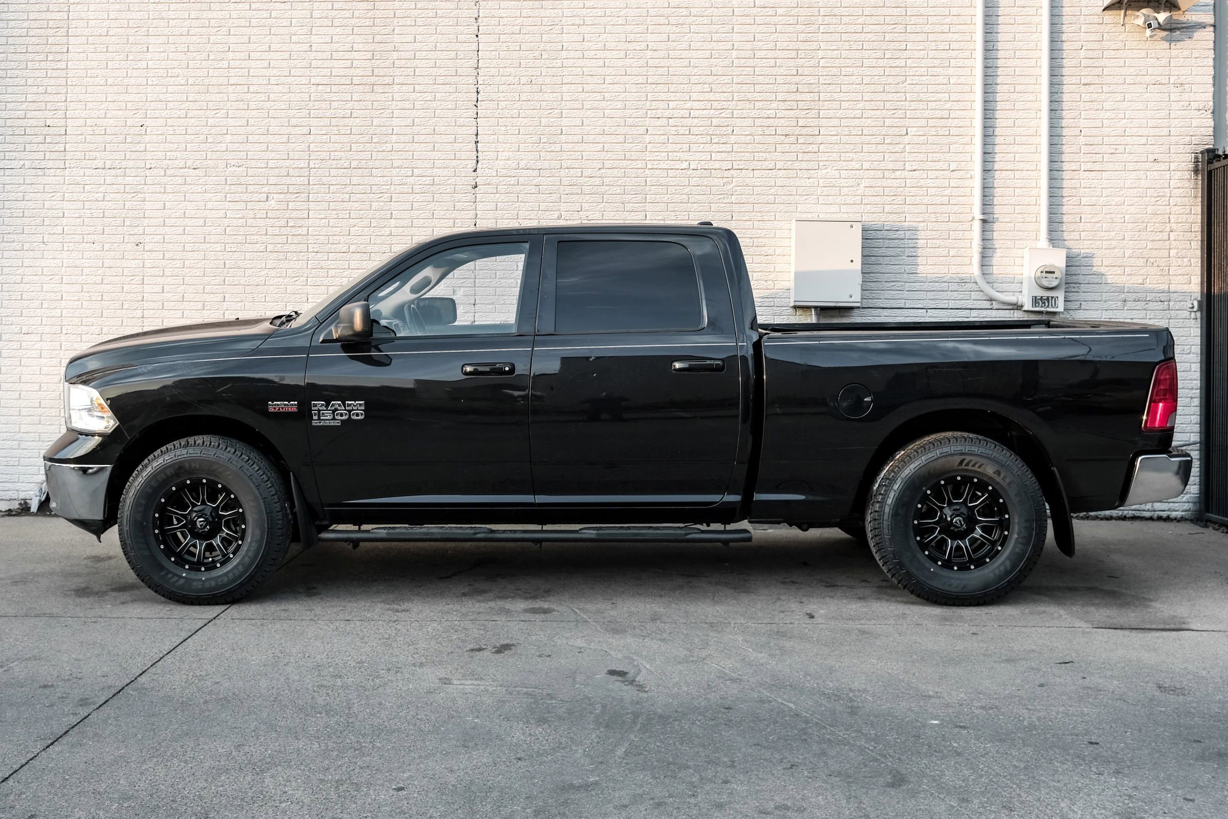Used 2019 RAM 1500 Classic SLT image 10