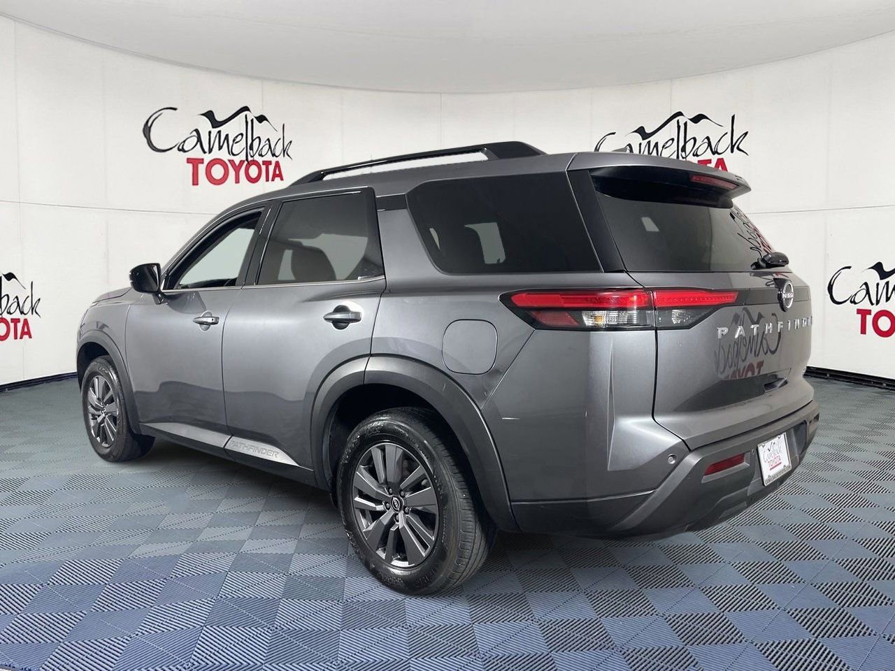 Used 2025 Nissan Pathfinder SV image 5