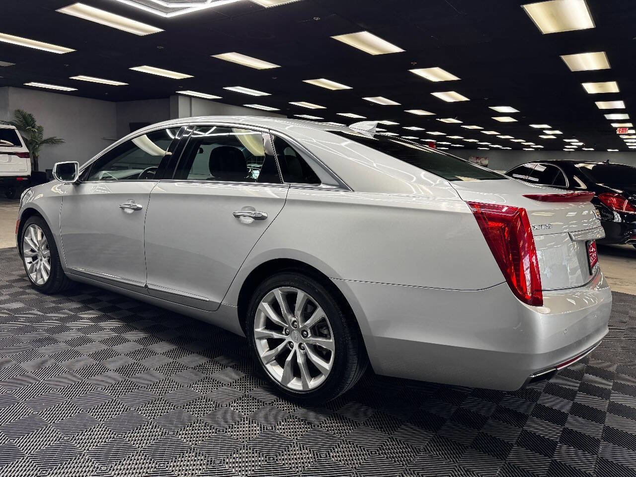 Used 2017 Cadillac XTS Luxury image 8