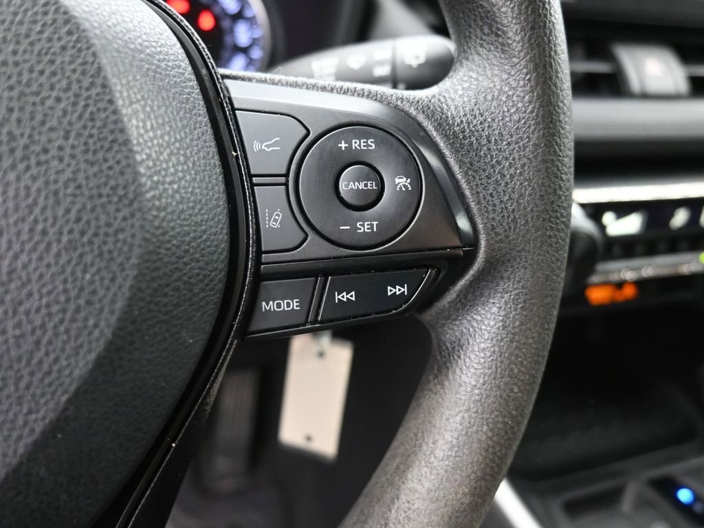Used 2021 Toyota RAV4 LE image 28
