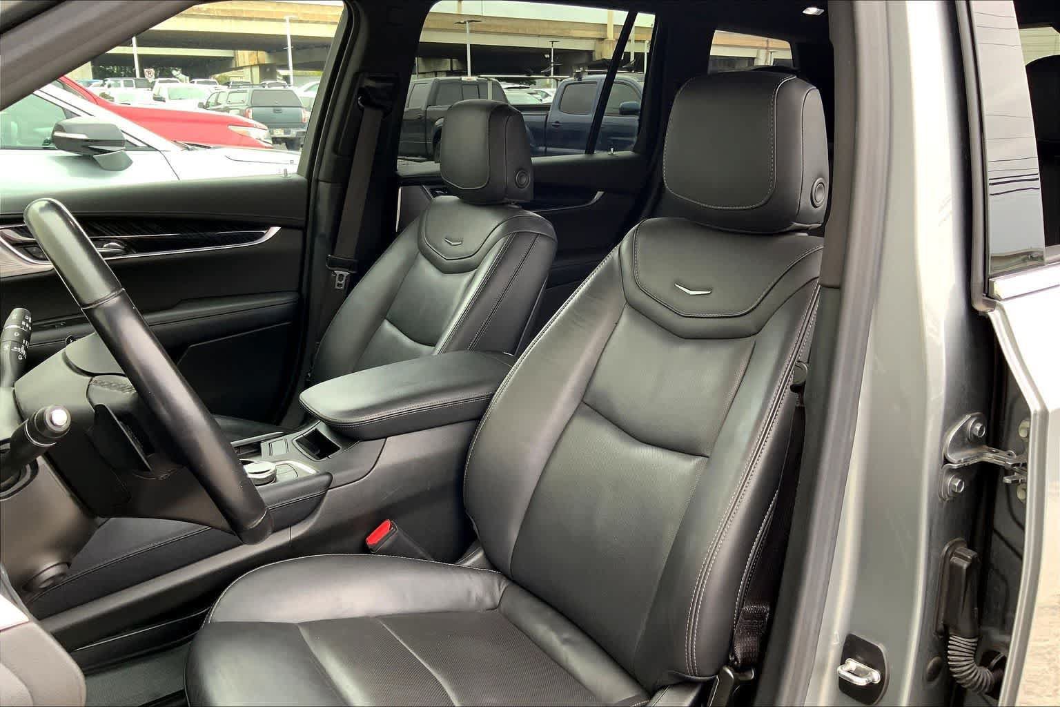 Used 2024 Cadillac XT6 Premium Luxury FWD image 11