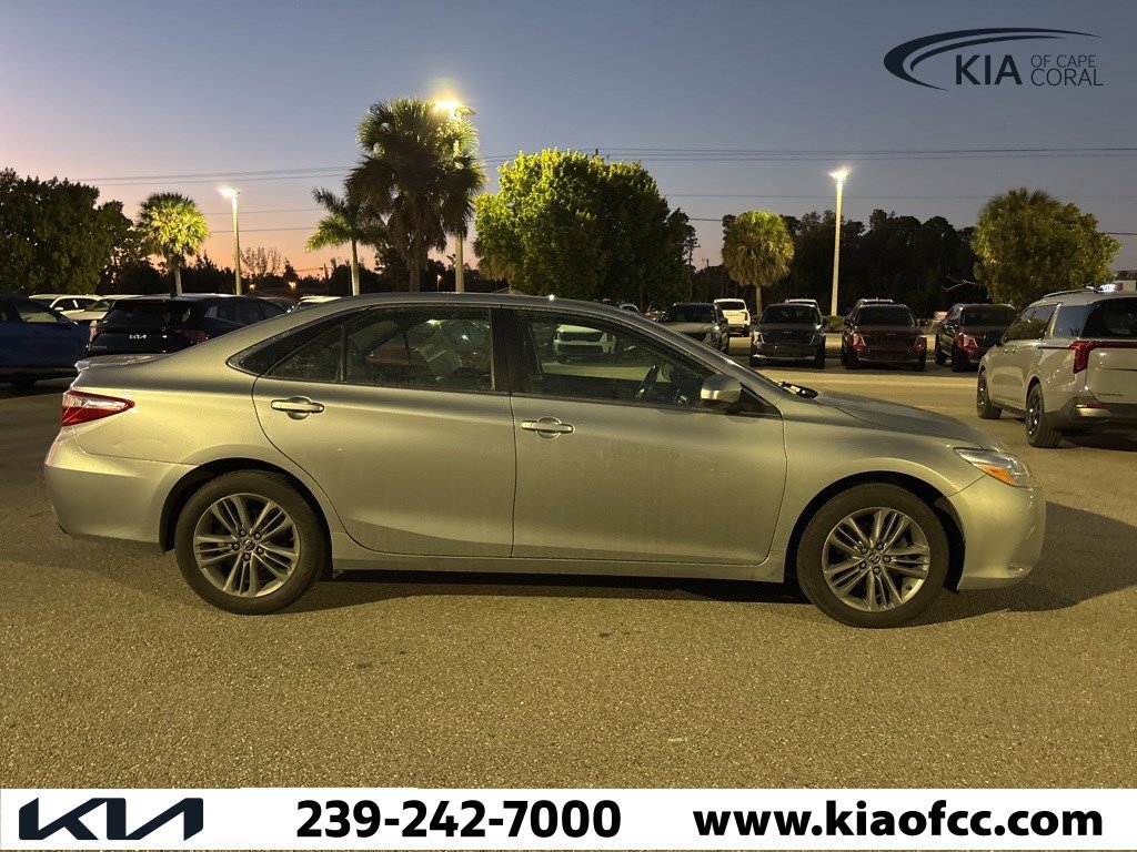 Used 2016 Toyota Camry LE image 7