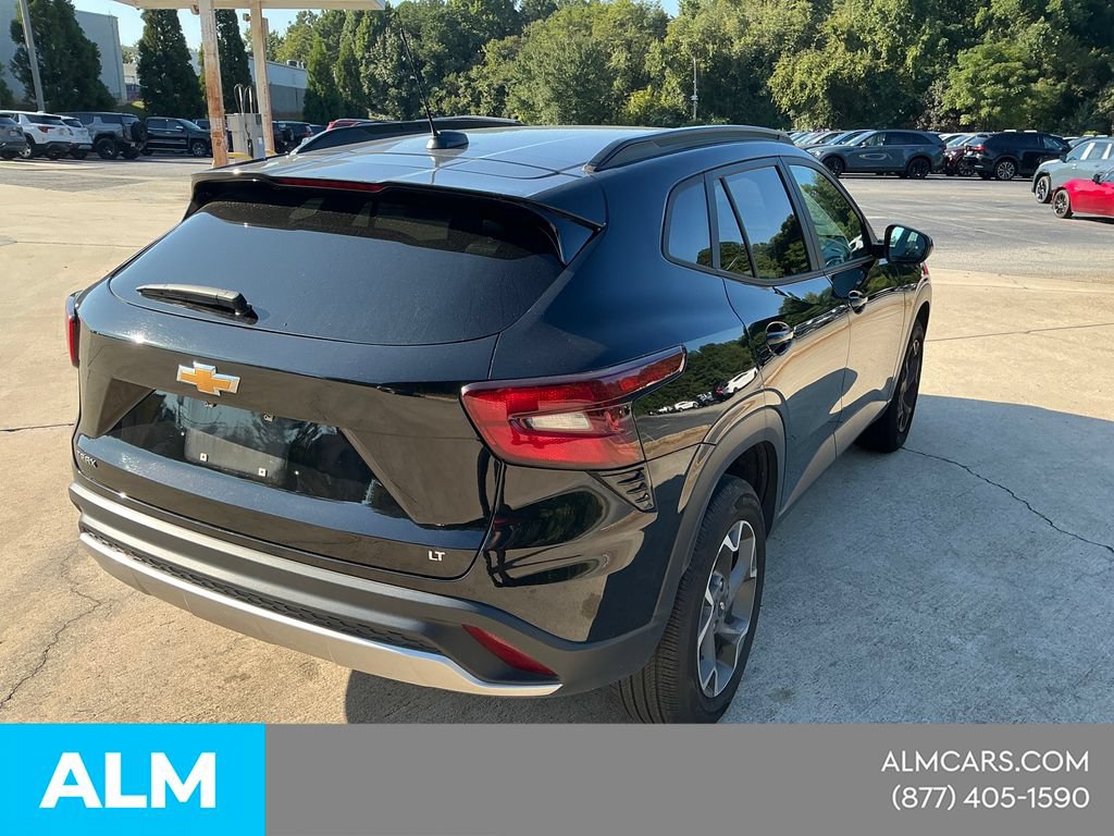 Used 2025 Chevrolet Trax LT FWD image 5