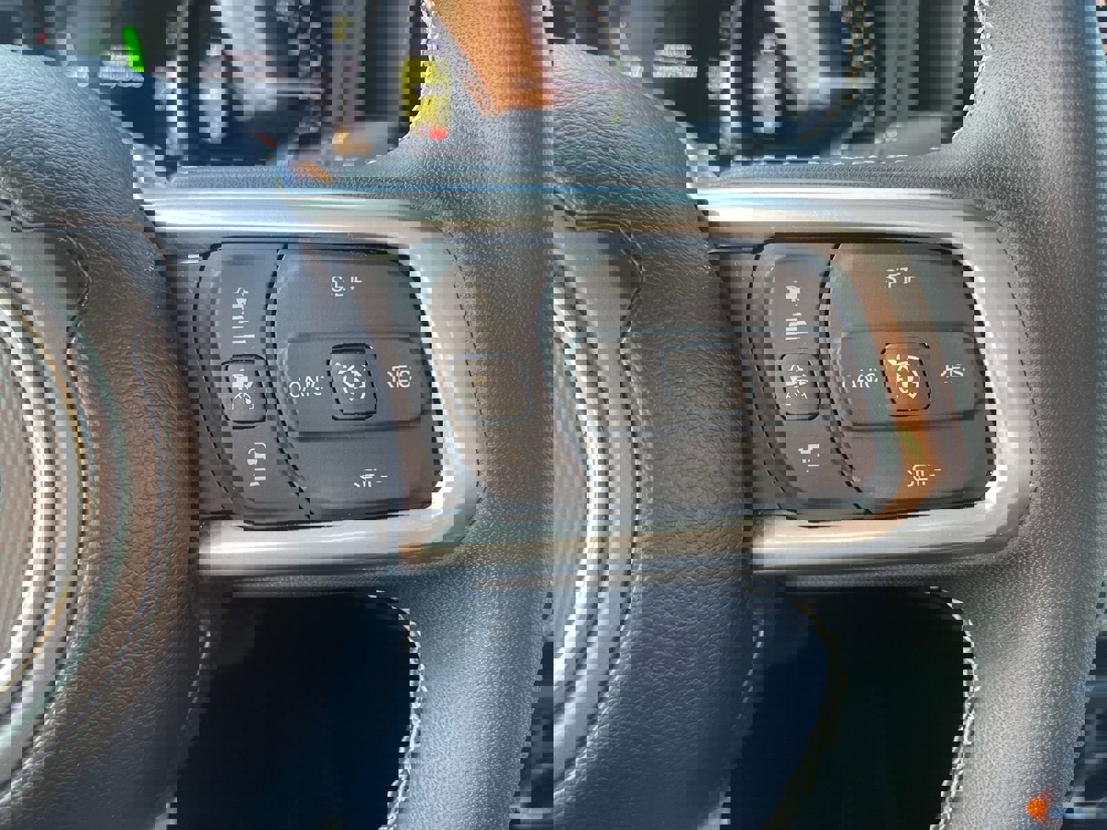 Used 2025 Jeep Wrangler Sahara image 17