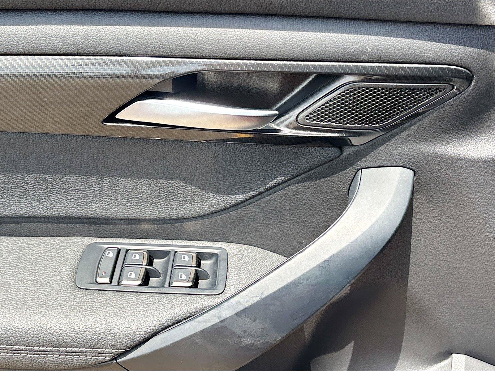New 2025 VinFast VF 8 Eco AWD/4WD image 17