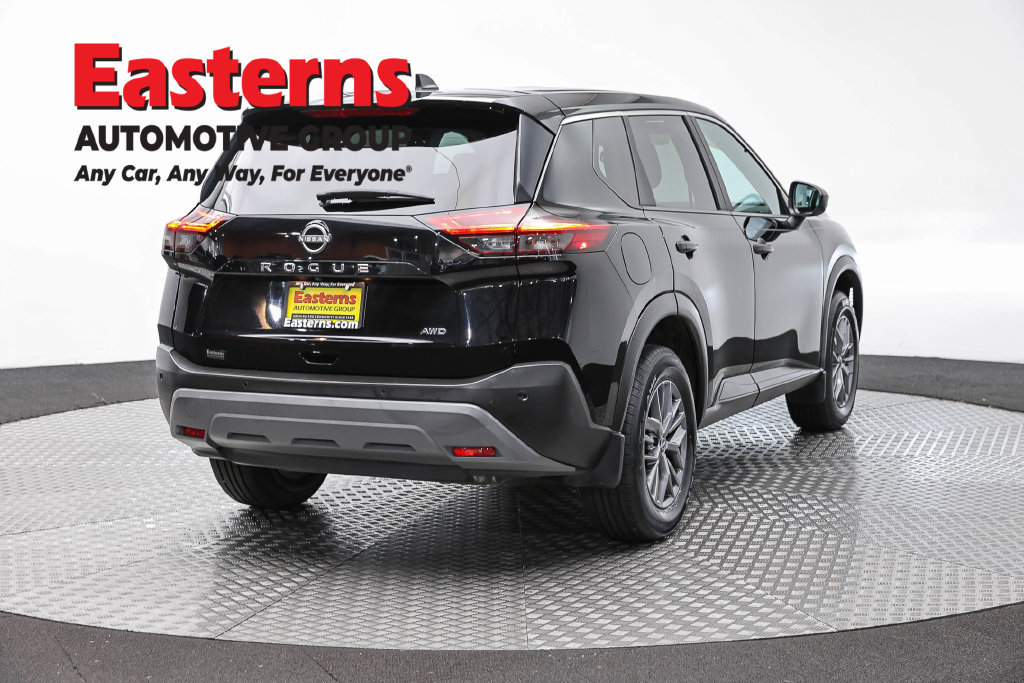 Used 2023 Nissan Rogue S AWD/4WD image 6