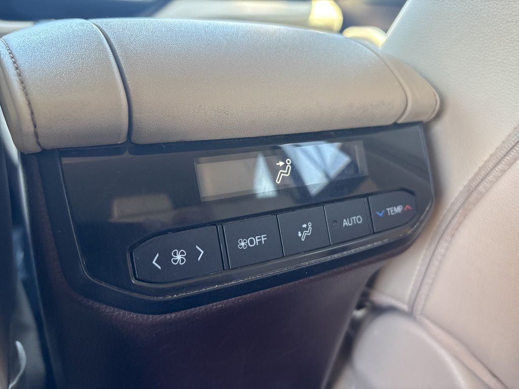 Used 2022 Toyota Highlander XLE AWD/4WD image 33