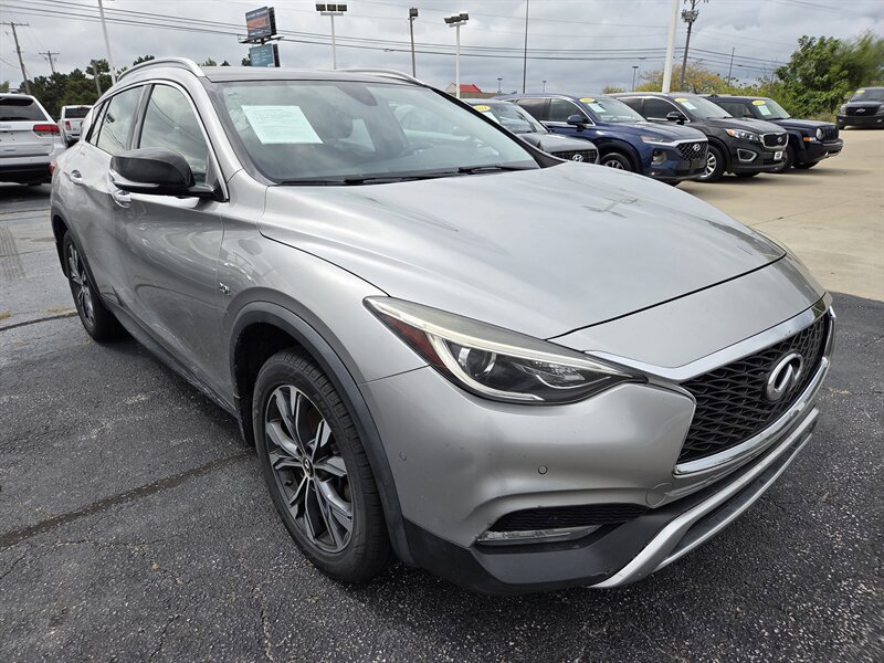Used 2018 INFINITI QX30 Premium w/ Navigation Package AWD/4WD image 1