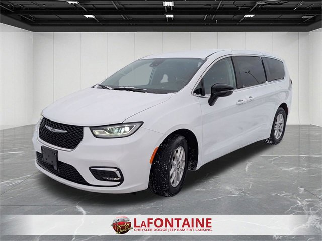 Used 2024 Chrysler Pacifica Touring-L image 1