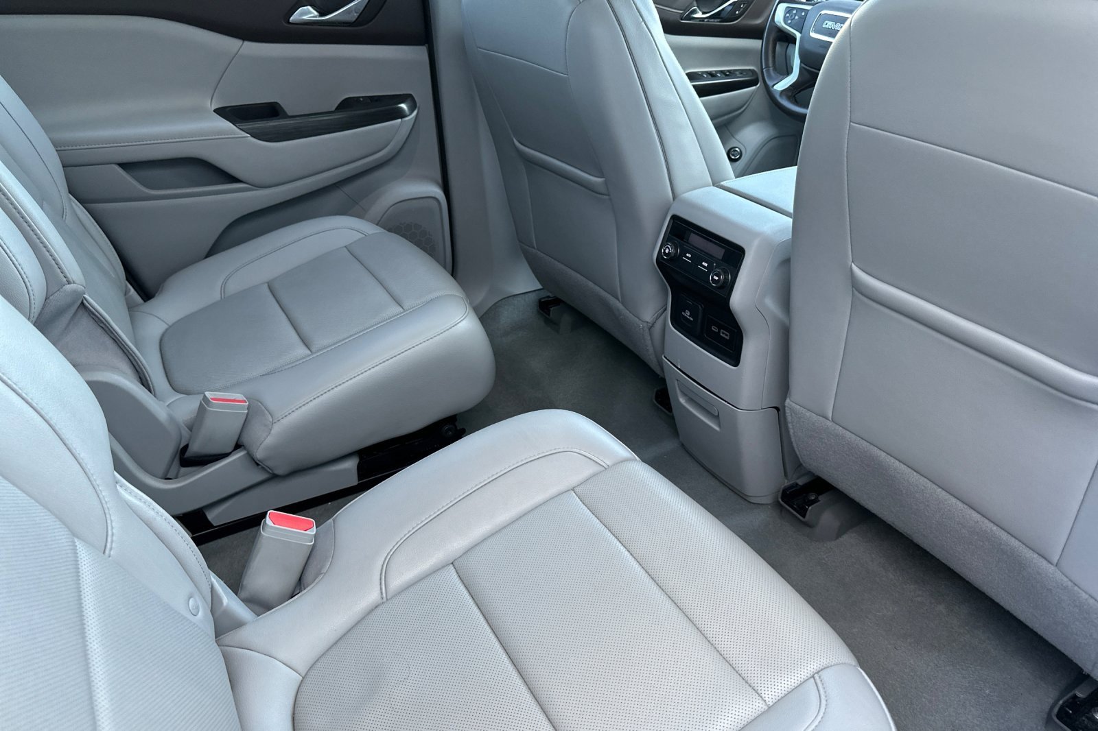 Used 2023 GMC Acadia SLT image 19