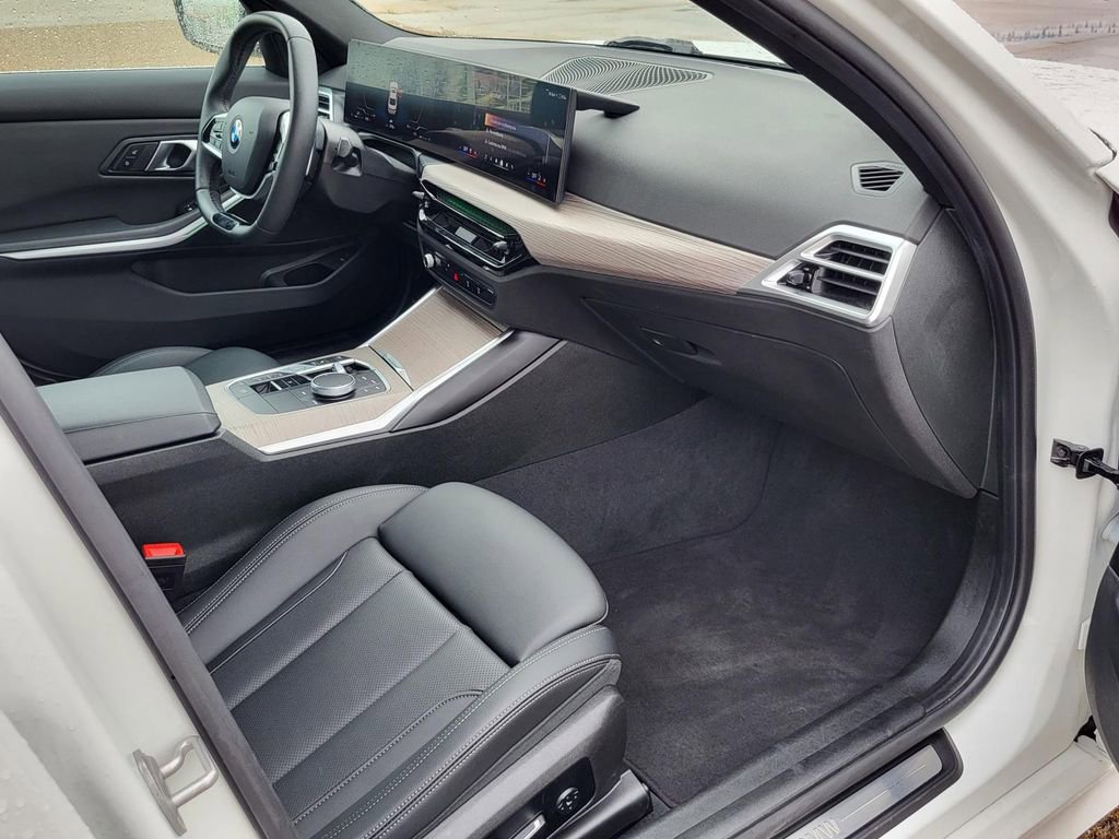 Used 2025 BMW 330i Sedan image 9