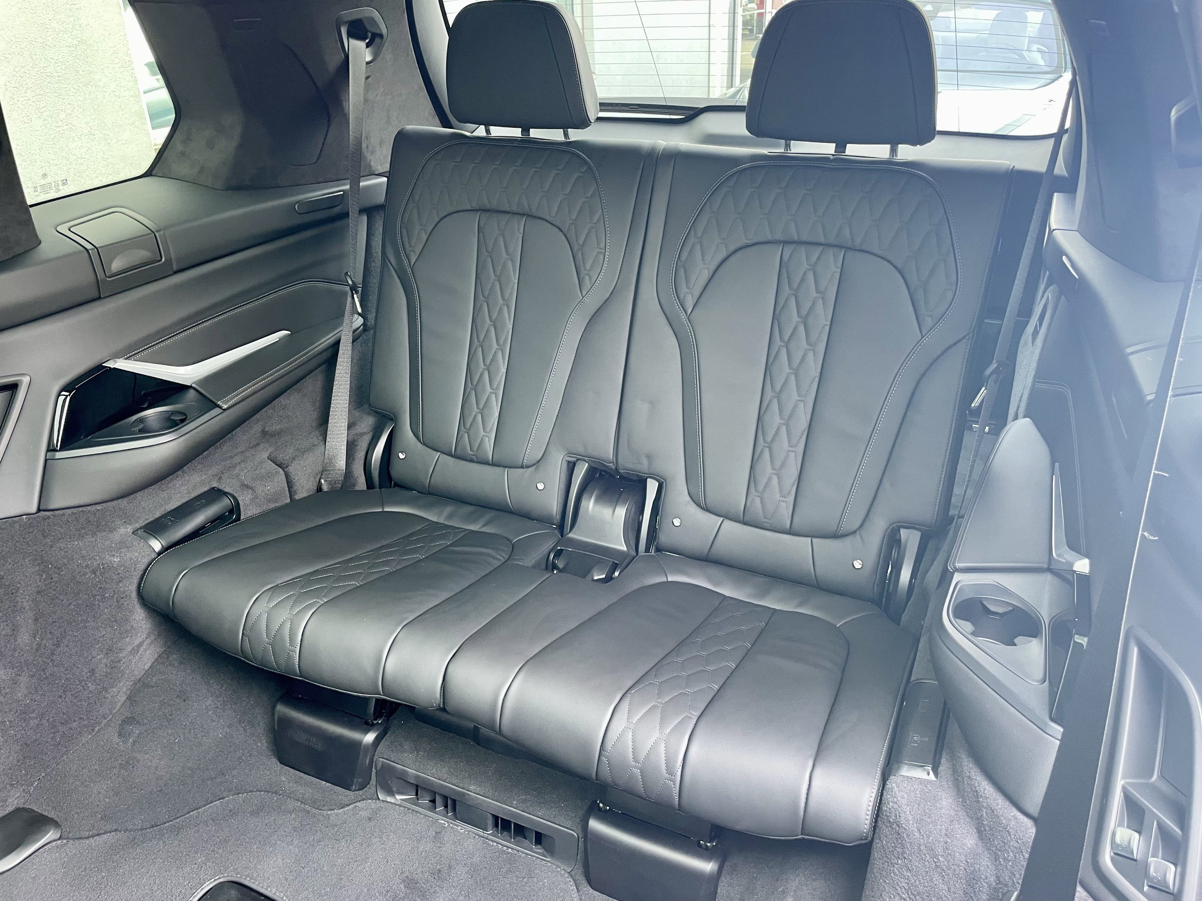 Used 2025 BMW ALPINA XB7 image 32