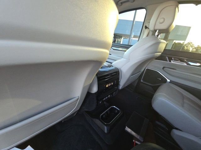 Used 2022 Jeep Wagoneer Series III w/ Convenience Group I RWD image 16