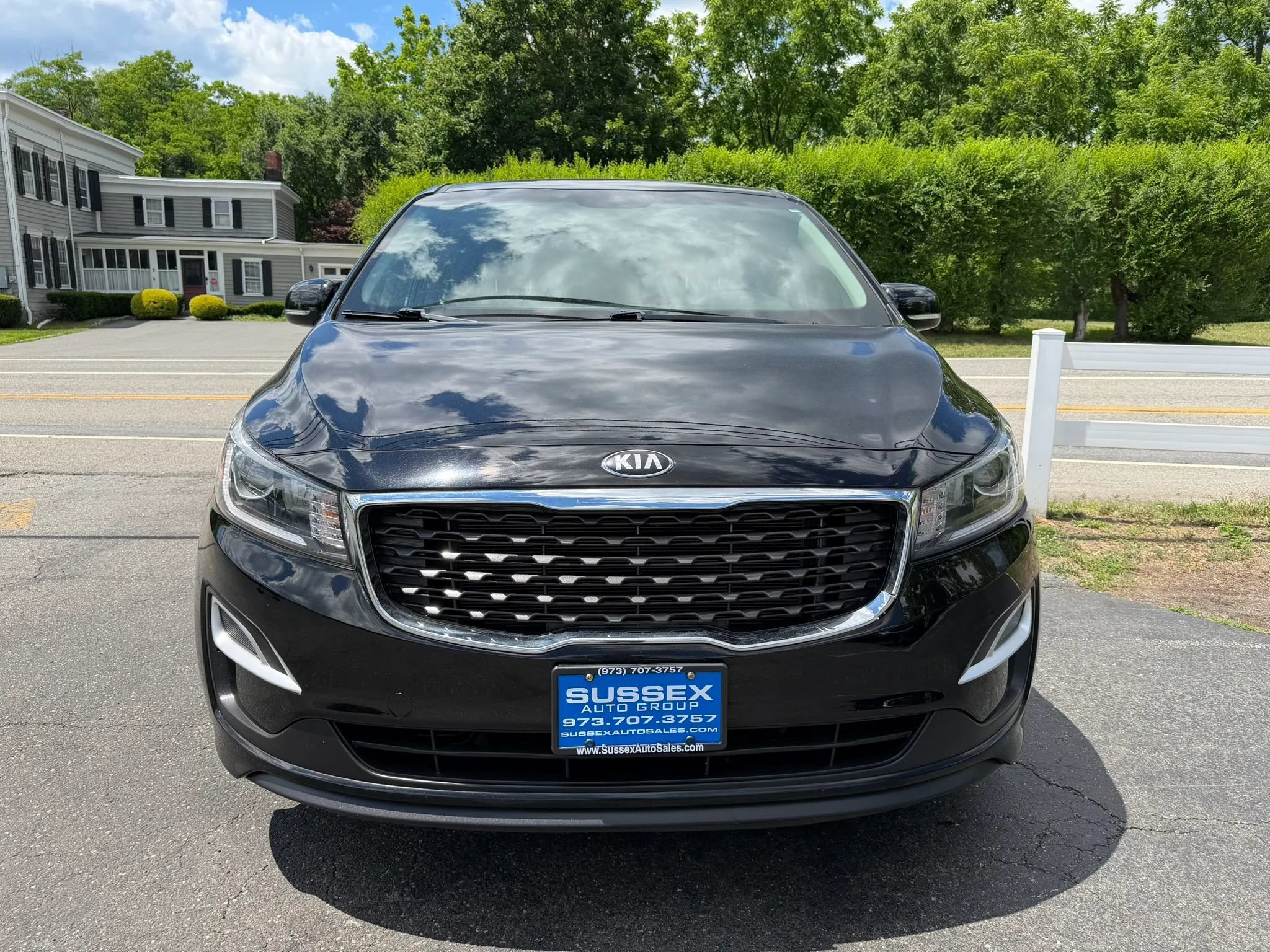 Used 2019 Kia Sedona LX FWD image 2