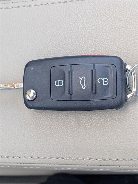 Used 2019 Volkswagen Beetle 2.0T S image 28