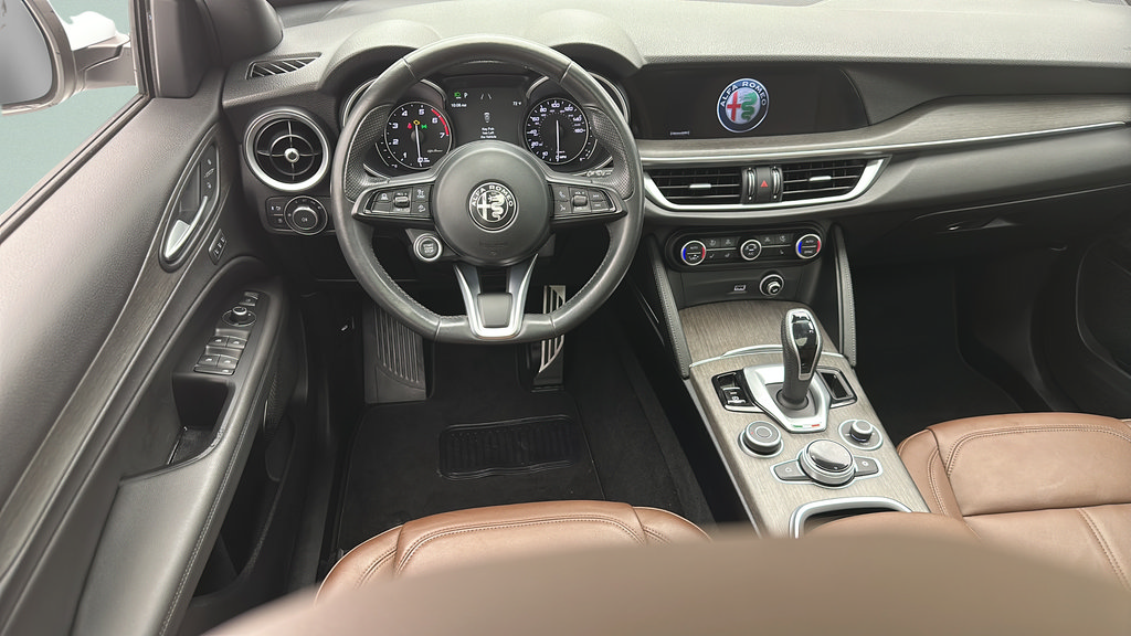 Used 2023 Alfa Romeo Stelvio Ti AWD/4WD image 10