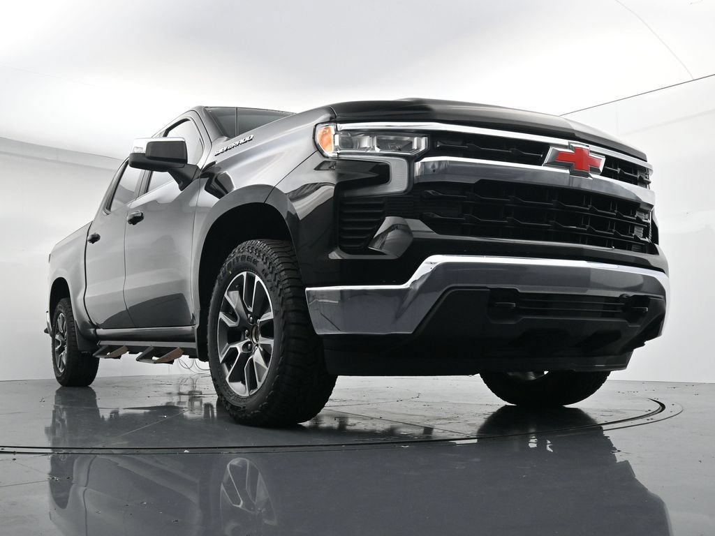 Used 2022 Chevrolet Silverado 1500 LT AWD/4WD image 32