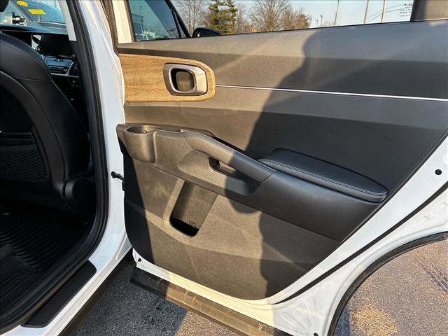 Used 2022 Kia Sorento X-Line EX image 16