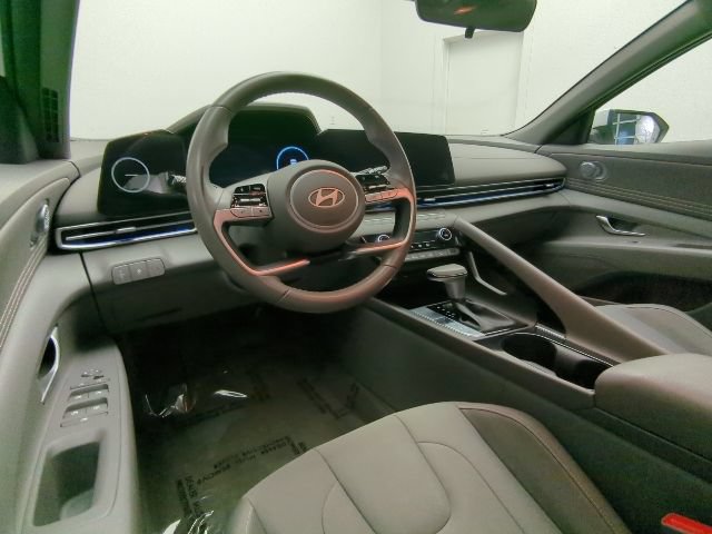 Used 2025 Hyundai Elantra SEL FWD image 22