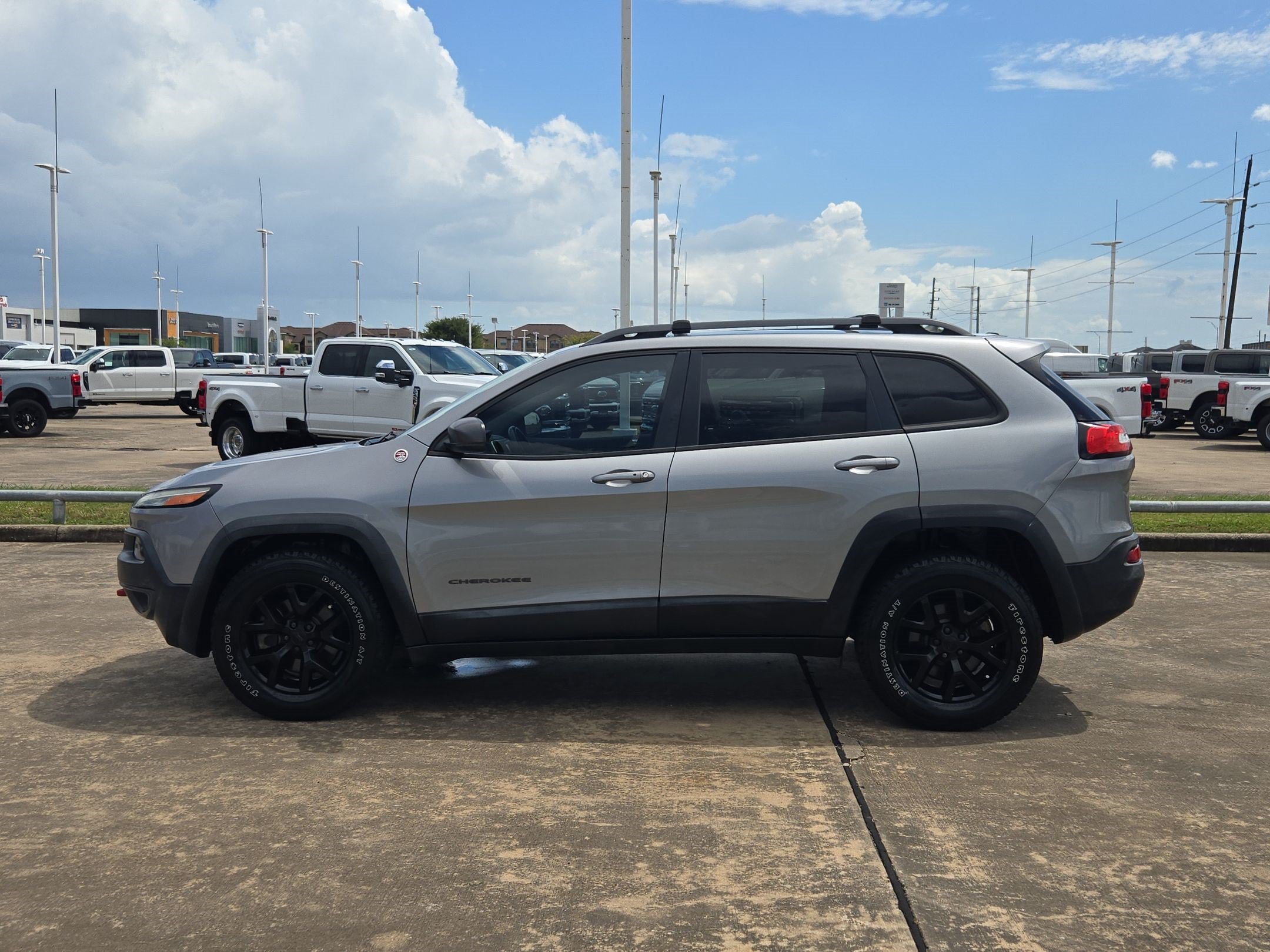 Used 2016 Jeep Cherokee Trailhawk w/ Comfort/Convenience Group AWD/4WD image 9
